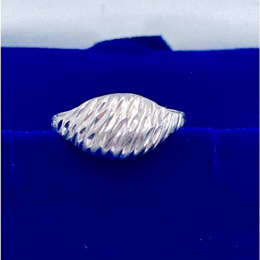 Vintage 925 Sterling Silver Diamond Cut Ring Sz 5.5​​